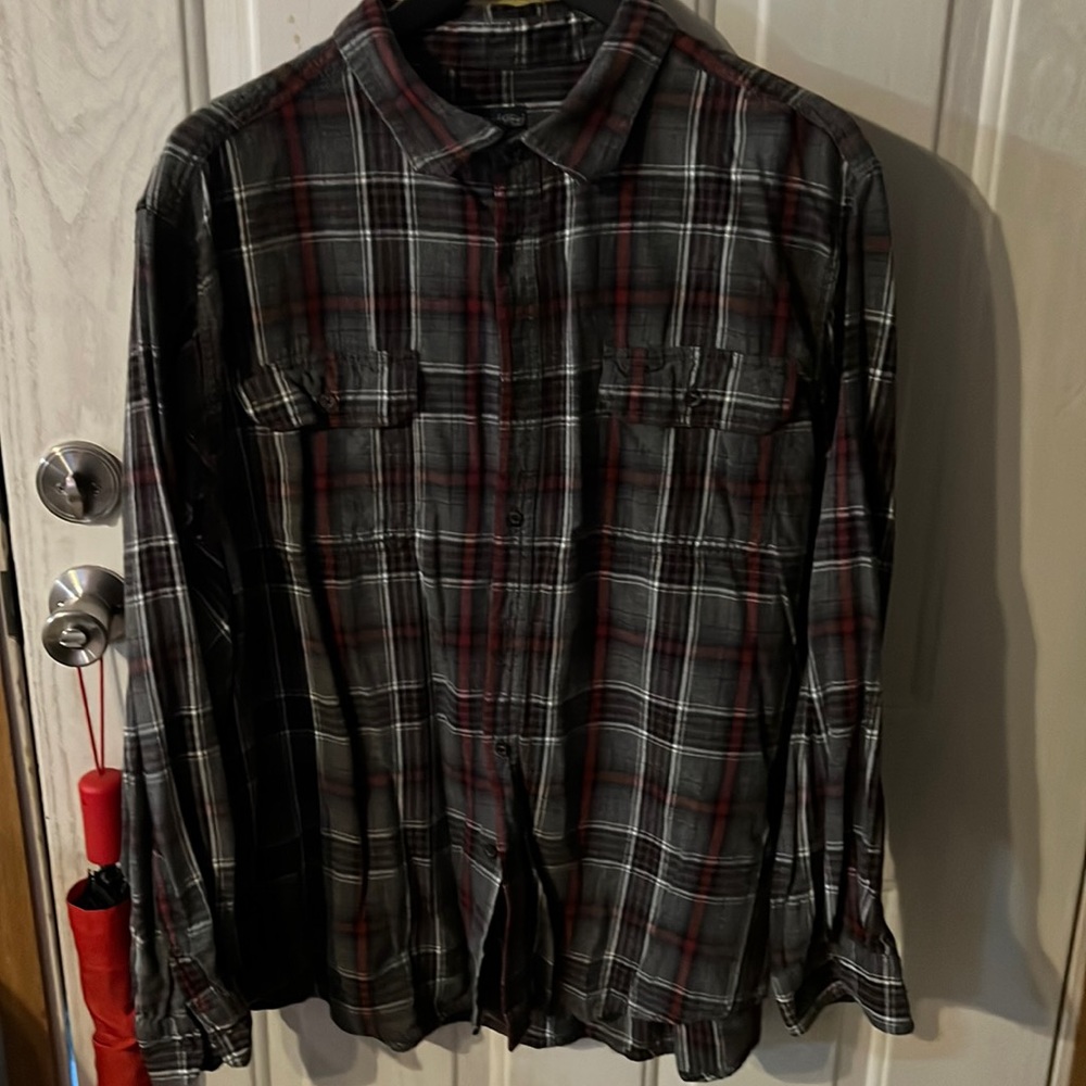 Faded Glory Gray red and white long sleeve button up flannel mens used like new